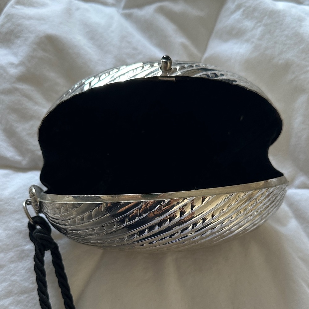 Vintage Italian Silver Clutch with Black Accents - Picture 4 of 10